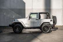 Jeep Wrangler Sahara wit custom 26