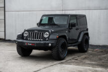 Jeep Wrangler Sahara zwart 01