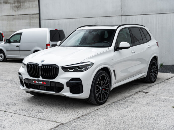 BMW X5 | 45e | M-pack | 22" | Pano | Black pack | Comfort seats